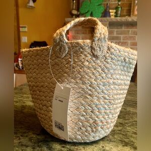 Woven Basket Woven Basket
8x8